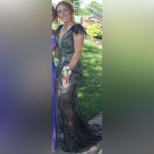 It’s a Jasz couture dress! Size 2 with NO alternations!